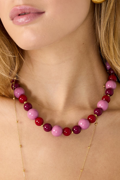 Necklace with beads of different sizes
