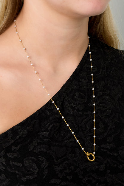 Lock with pearls necklace
