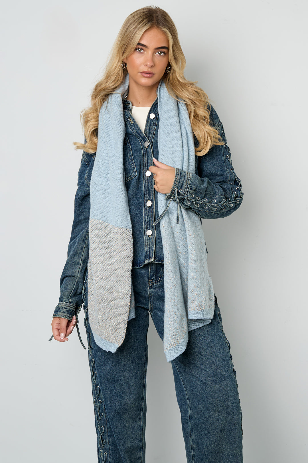 Scarf with stones